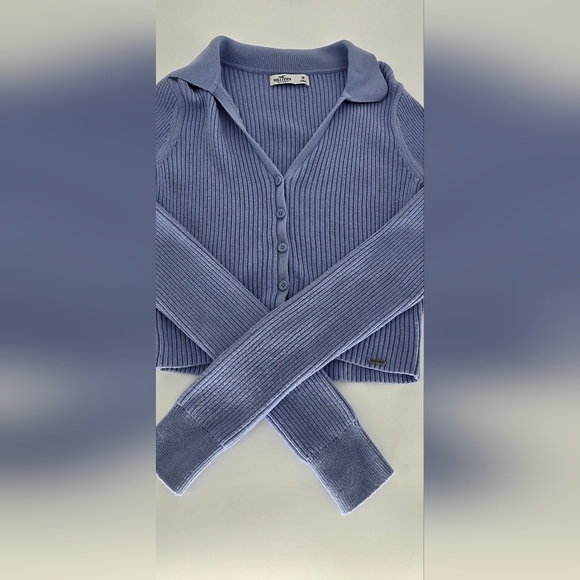 Hollister Blue Ribbed Button FronHollister Women's V-Neck Ribbed Sweater in Blue - Picture 3 of 6